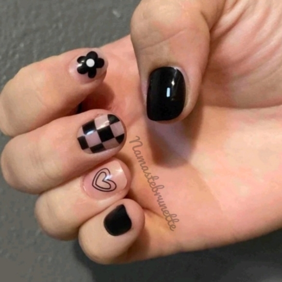2/$16 Black Hearts & Flowers Press On Nails - Picture 5 of 13